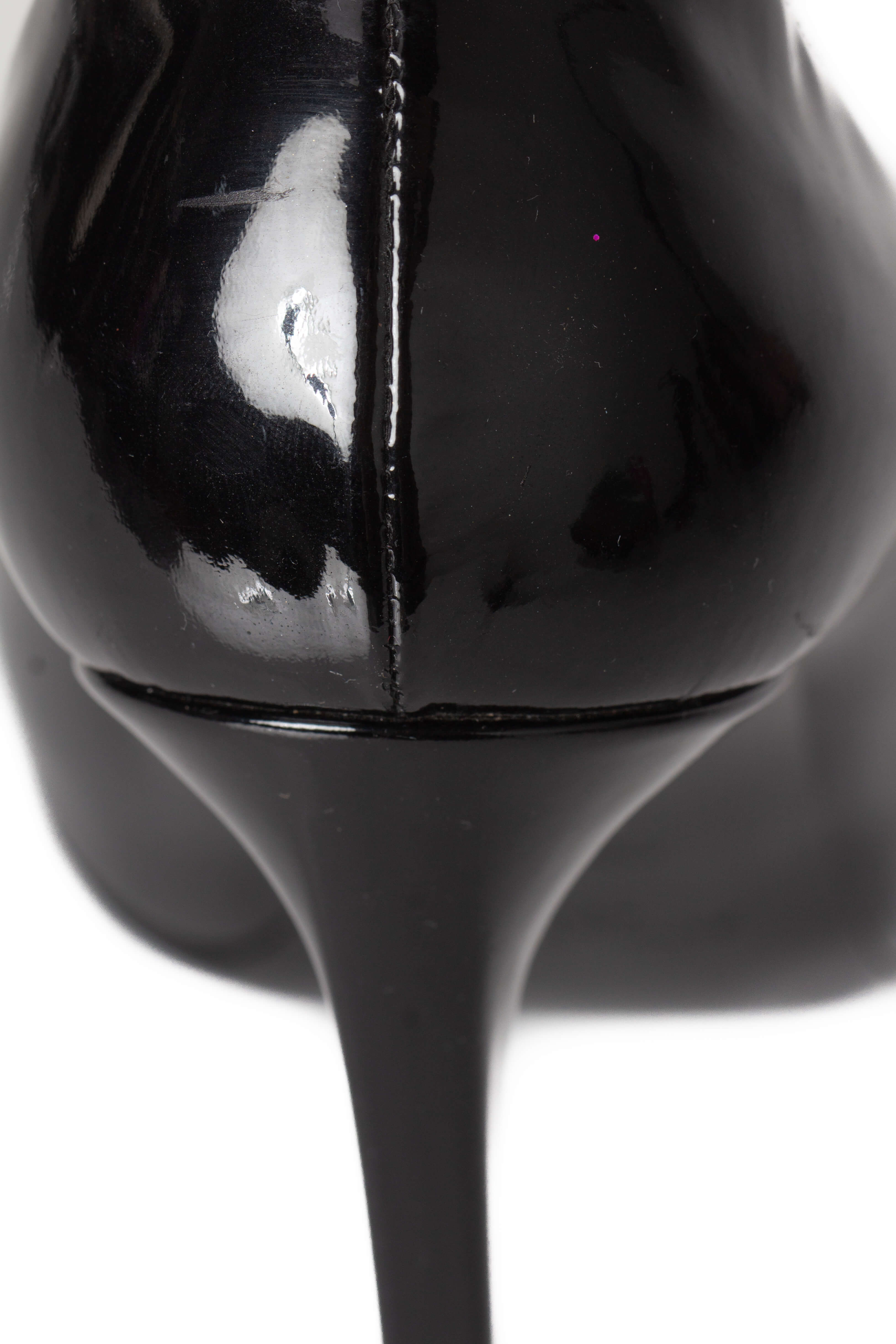 Yves Saint Laurent, talla 39