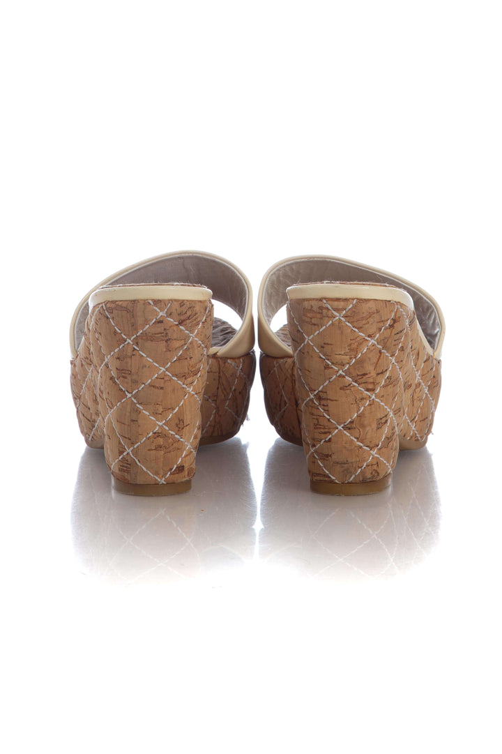 Alpargatas Chanel beige talla 8.5 USA, plantilla con logo Chanel | ClosetRehab