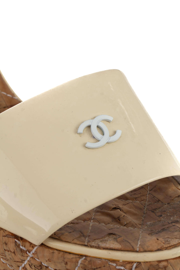 Alpargatas Chanel beige talla 8.5 USA, detalle de desgaste en suela | ClosetRehab