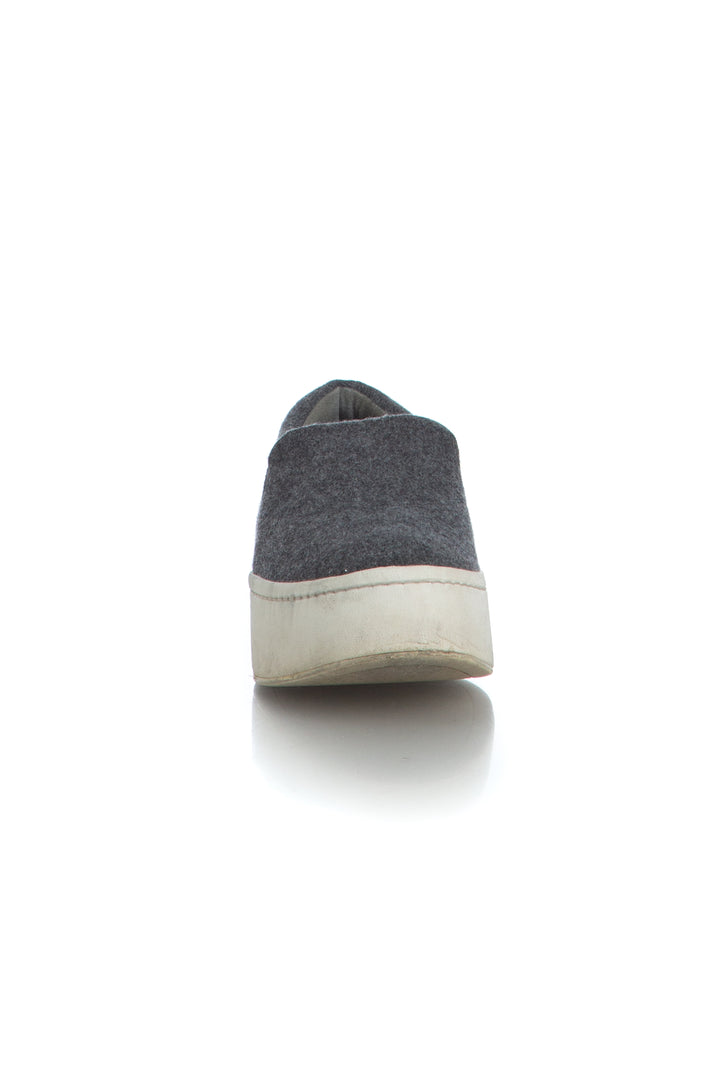 Zapato Vince. gris, vista posterior – ClosetRehab