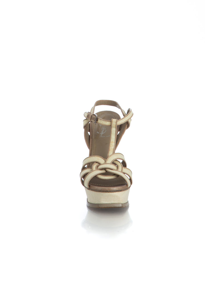 Zapato Yves Saint Laurent beige, vista posterior – ClosetRehab