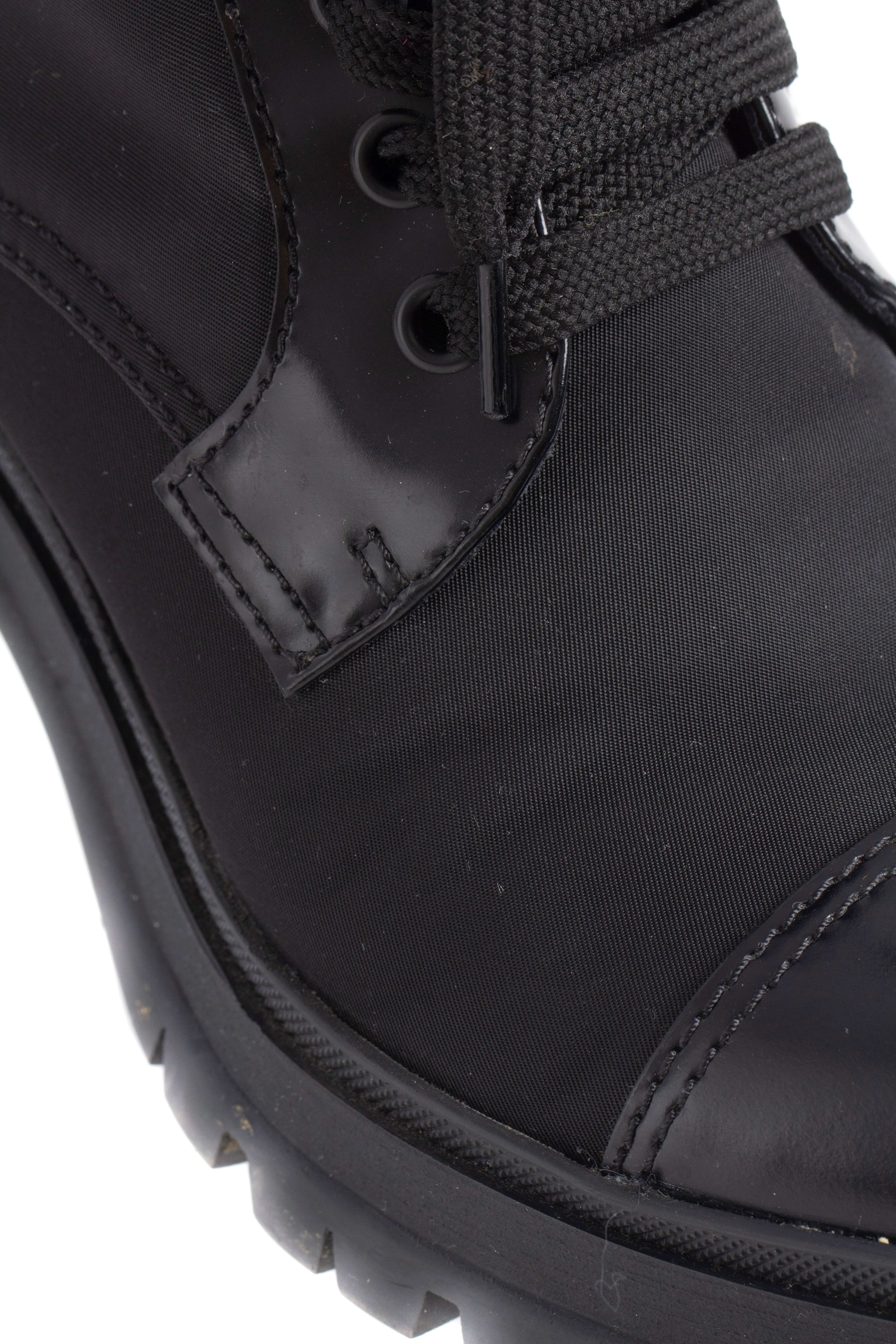 Prada, Talla 9 (8.5)