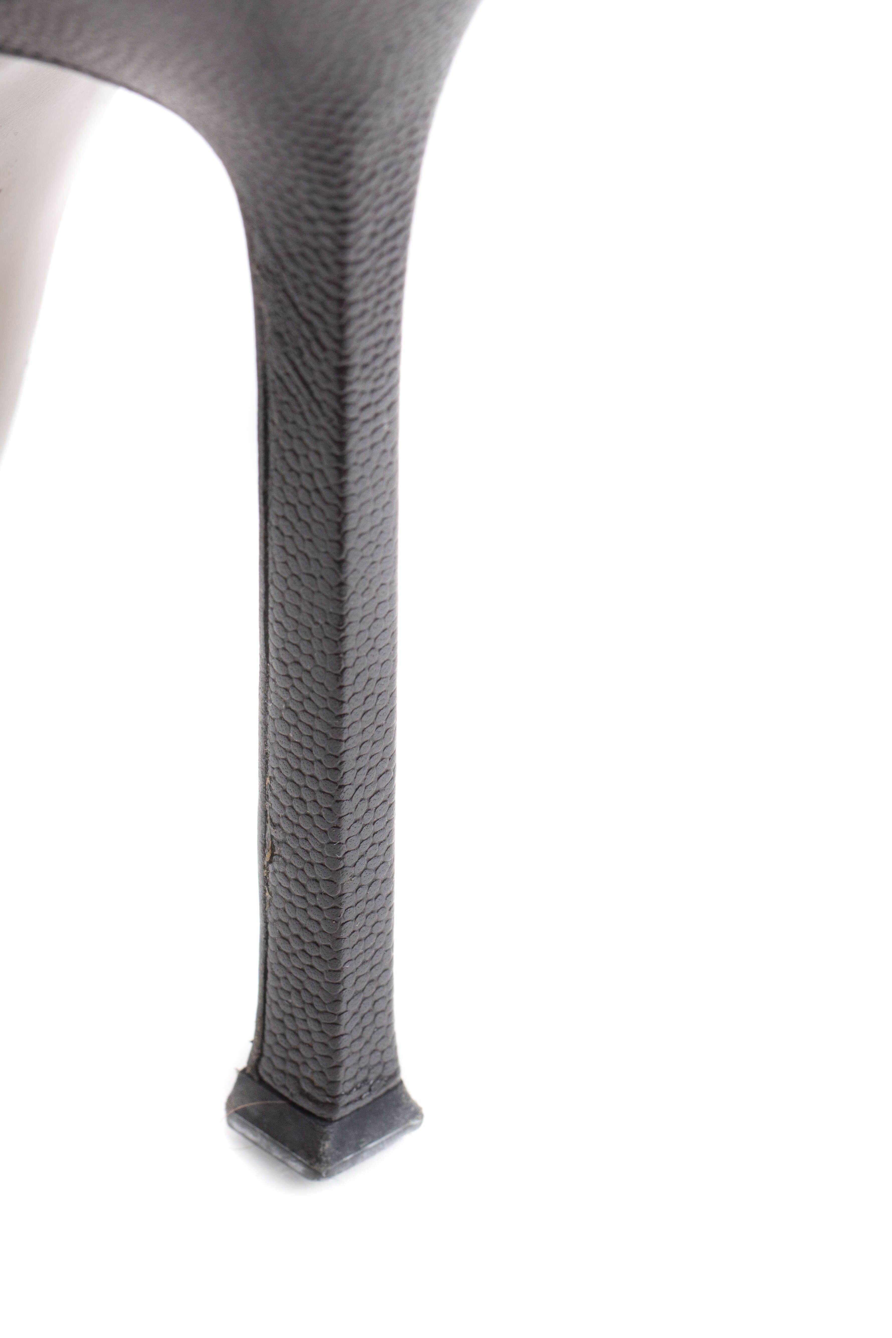 Yves Saint Laurent, Talla 37