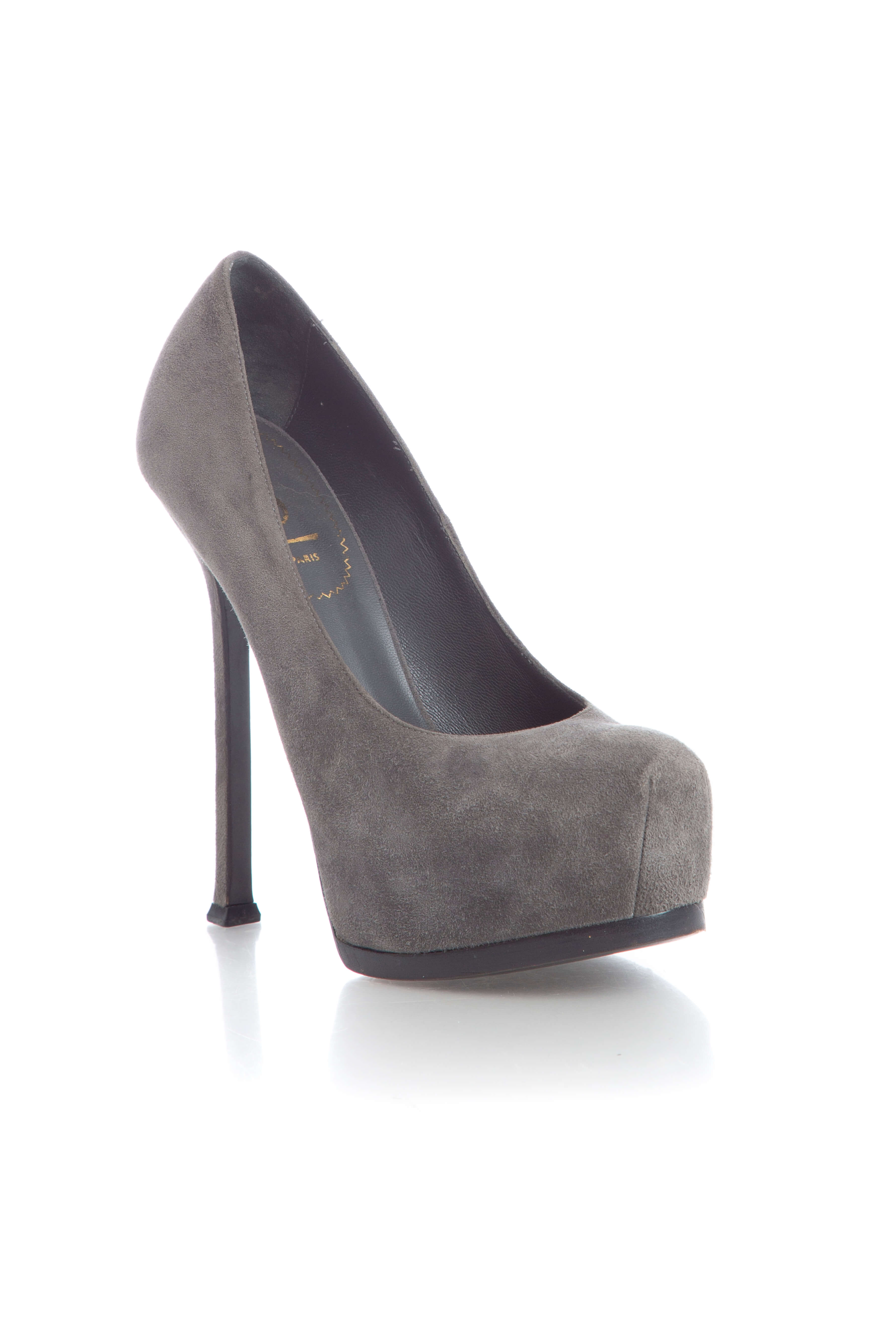 Yves Saint Laurent, Talla 8