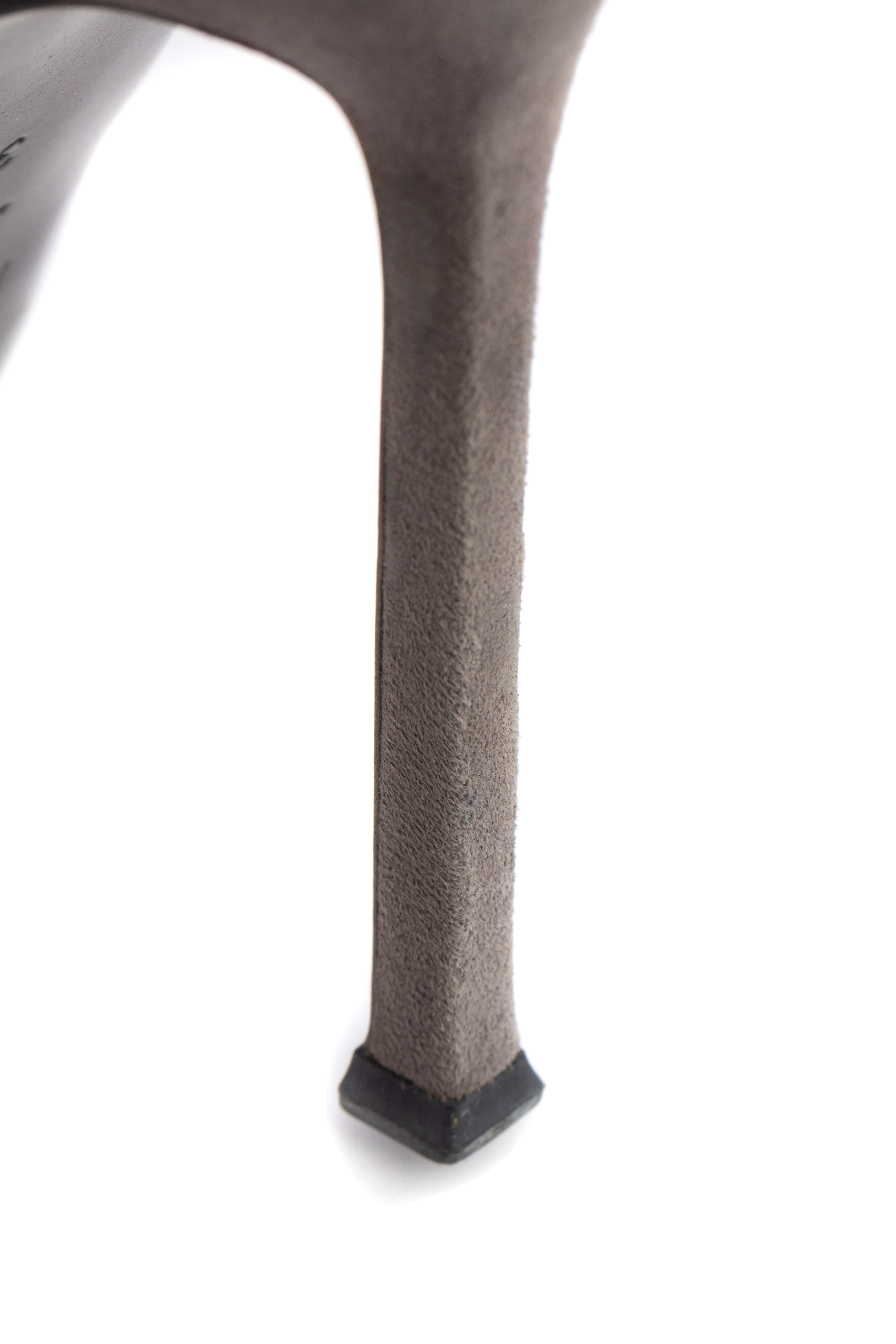 Yves Saint Laurent, Talla 8