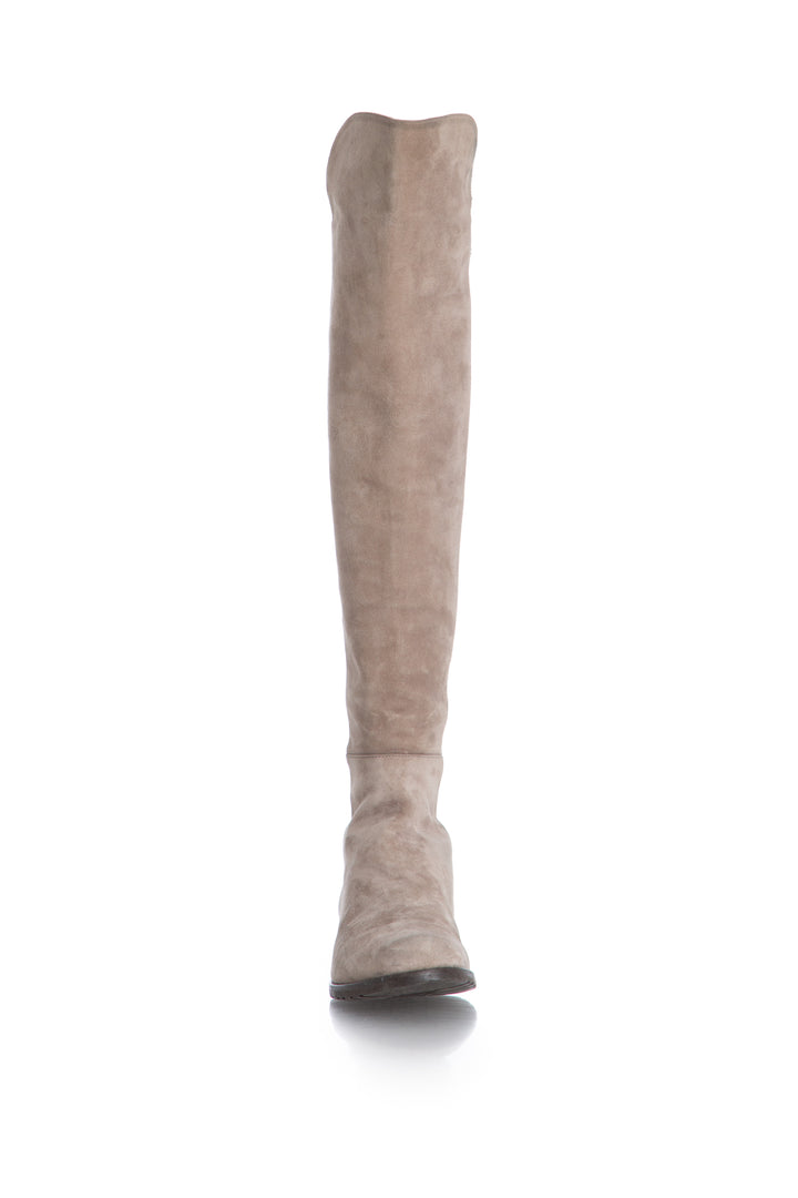Zapato Stuart Weitzman gris, vista posterior – ClosetRehab