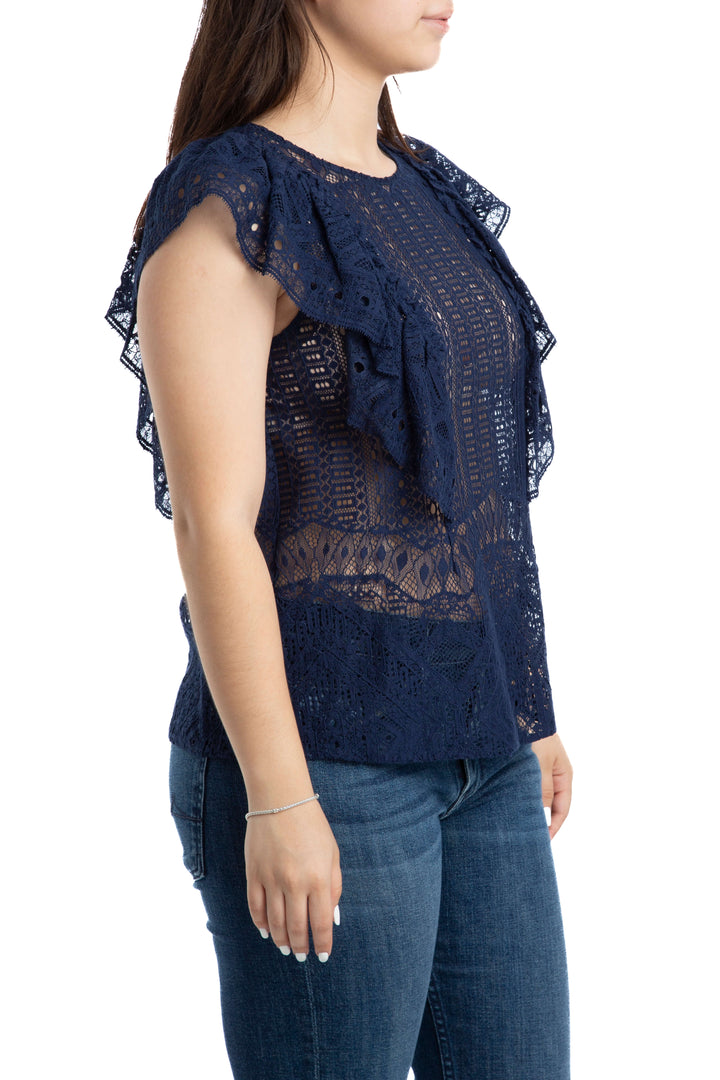 Blusa BCBGMAXAZRIA de encaje azul marino con olanes, vista lateral