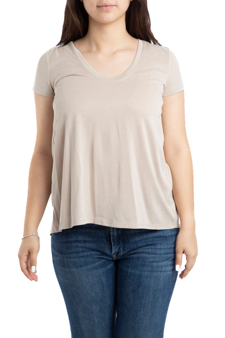 Blusa BCBGMAXAZRIA beige básica con espalda cruzada, vista frontal