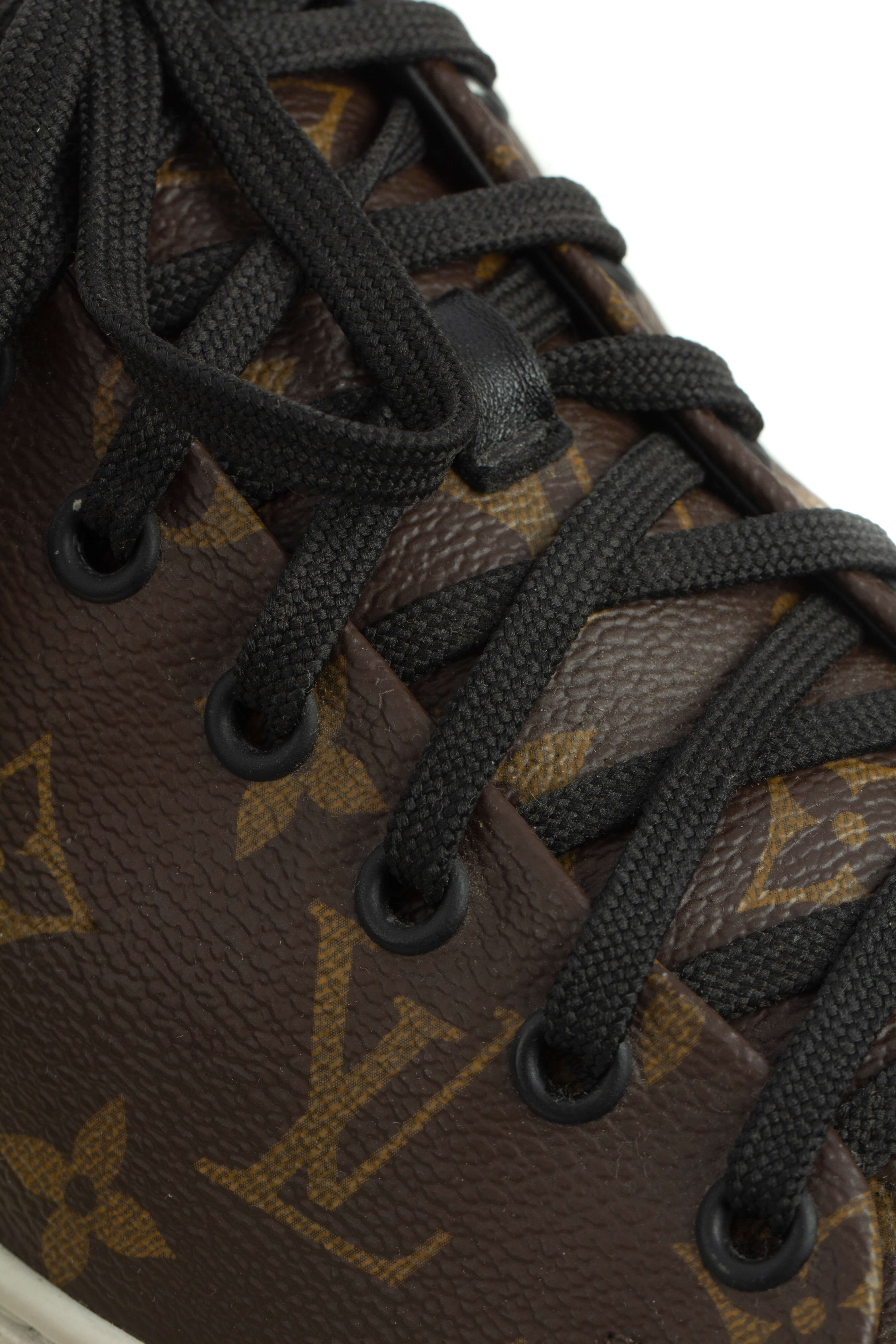 Louis Vuitton, Talla 9