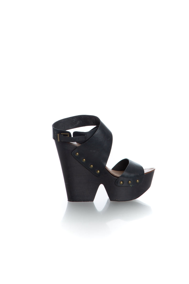 Zapato BCBG Maxazria negro, vista frontal – ClosetRehab