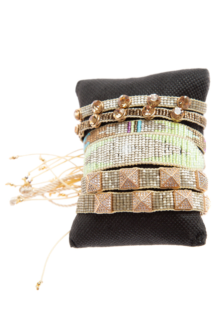 Pulsera Santo pecado beige y verde, vista frontal – ClosetRehab