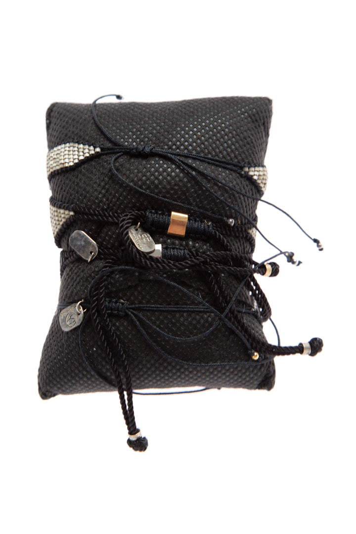 Pulsera Santo pecado negro, vista posterior – ClosetRehab