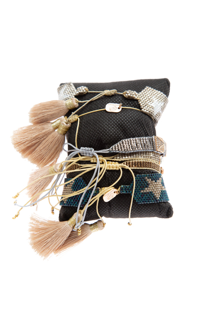 Pulsera Santo pecado dorado, vista posterior – ClosetRehab