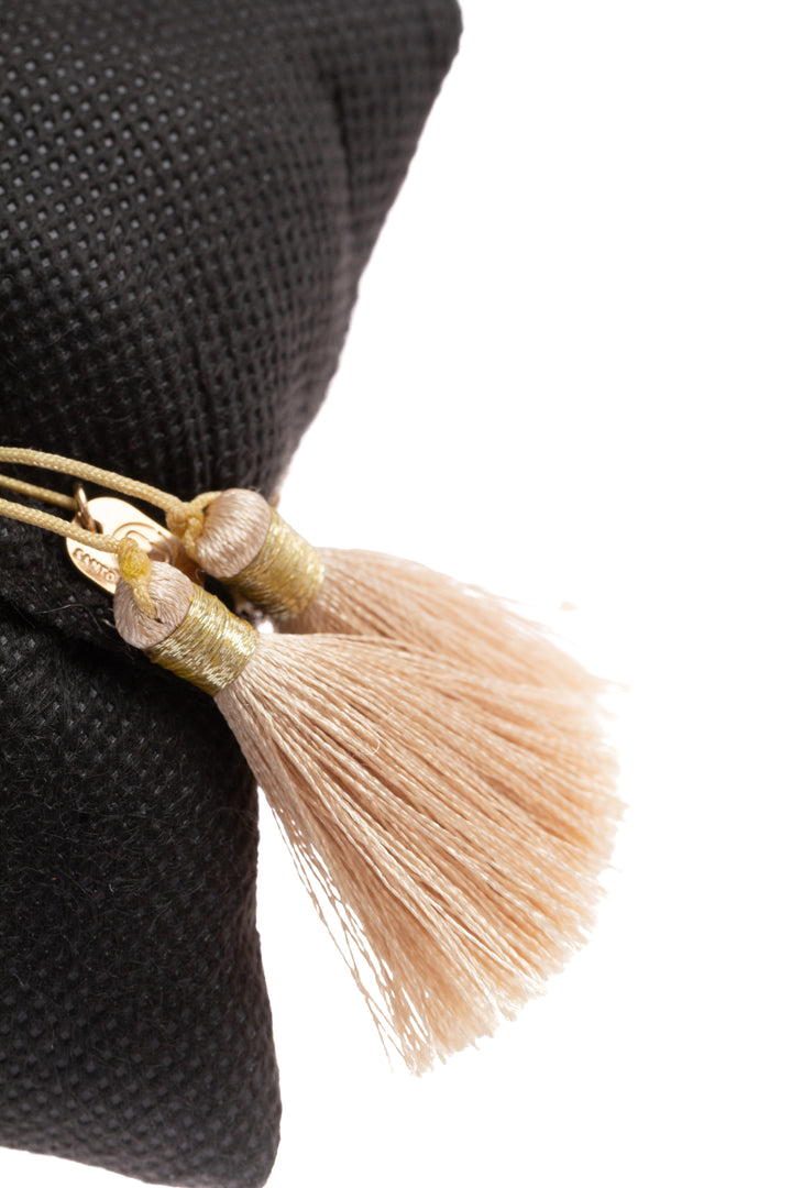Pulsera Santo pecado café, detalle – ClosetRehab
