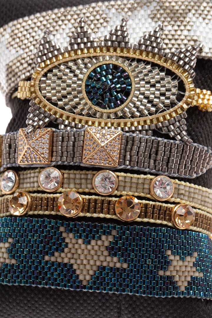 Pulsera Santo pecado dorado, vista lateral – ClosetRehab