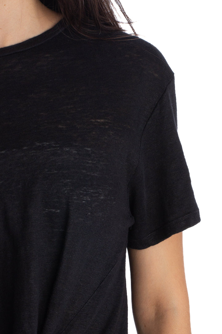 Camiseta 7 For All Mankind de lino negra con nudo, detalle del escote