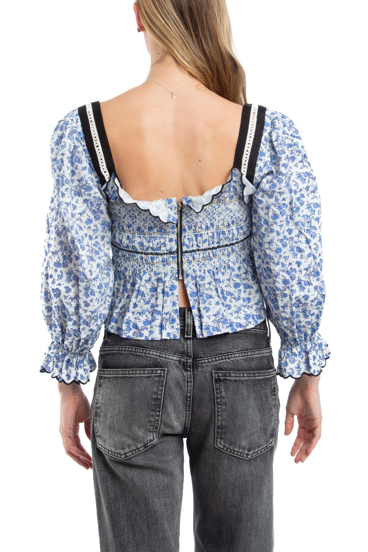 Blusa campesina Lug Von Siga floral azul de manga larga, vista posterior