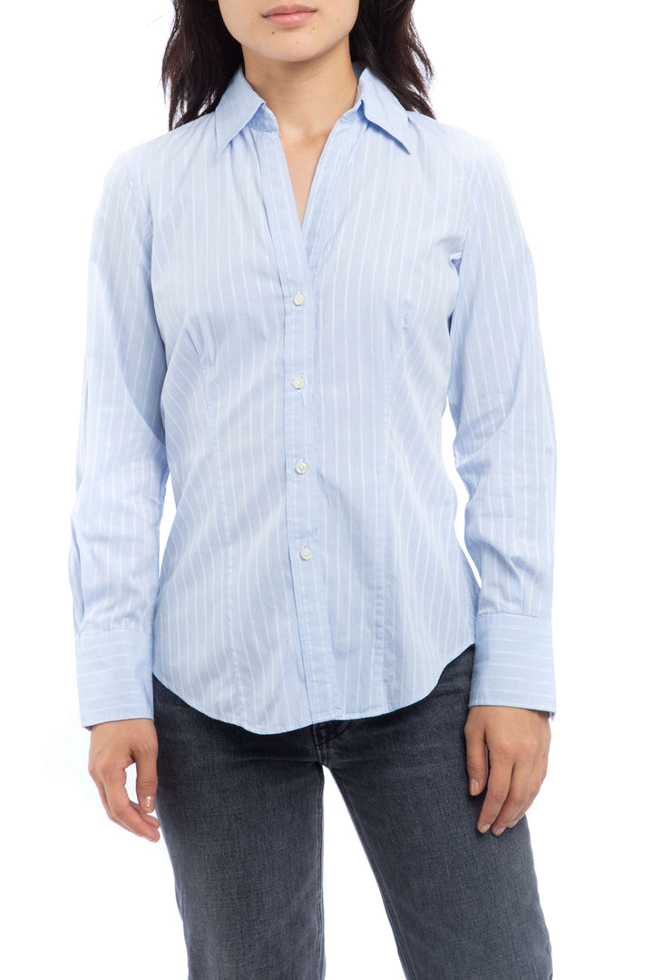 Camisa a rayas azul claro Carolina Herrera de manga larga, vista frontal – ClosetRehab