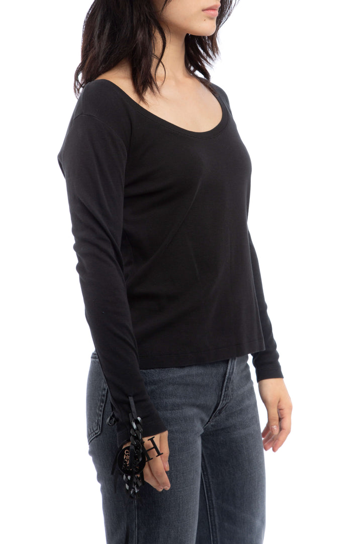 Blusa negra Carolina Herrera de manga larga con listones en los puños, vista posterior – ClosetRehab