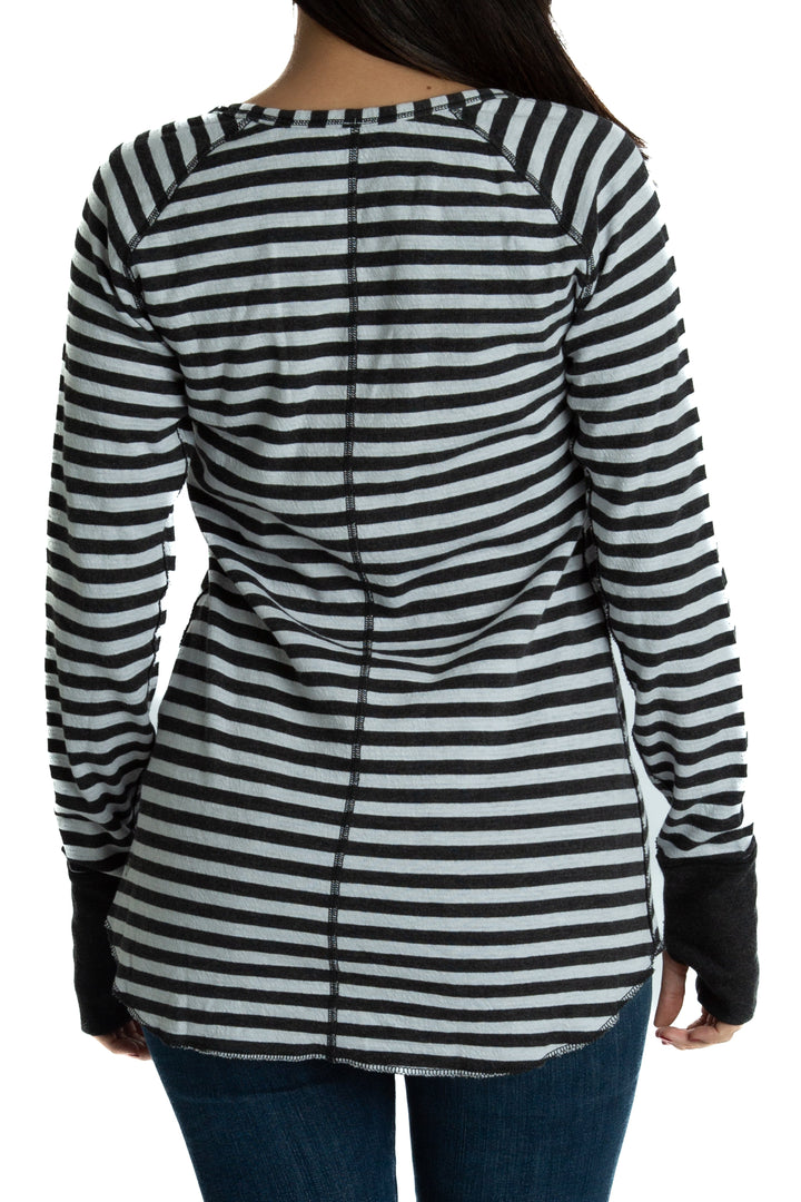Blusa Lulu Lemon negro, vista lateral – ClosetRehab