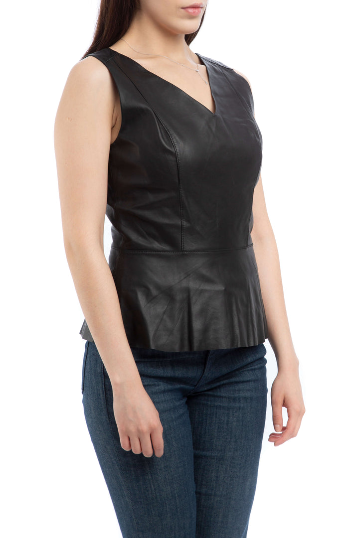 Blusa Elie Tahari de polipiel negra sin mangas, vista lateral