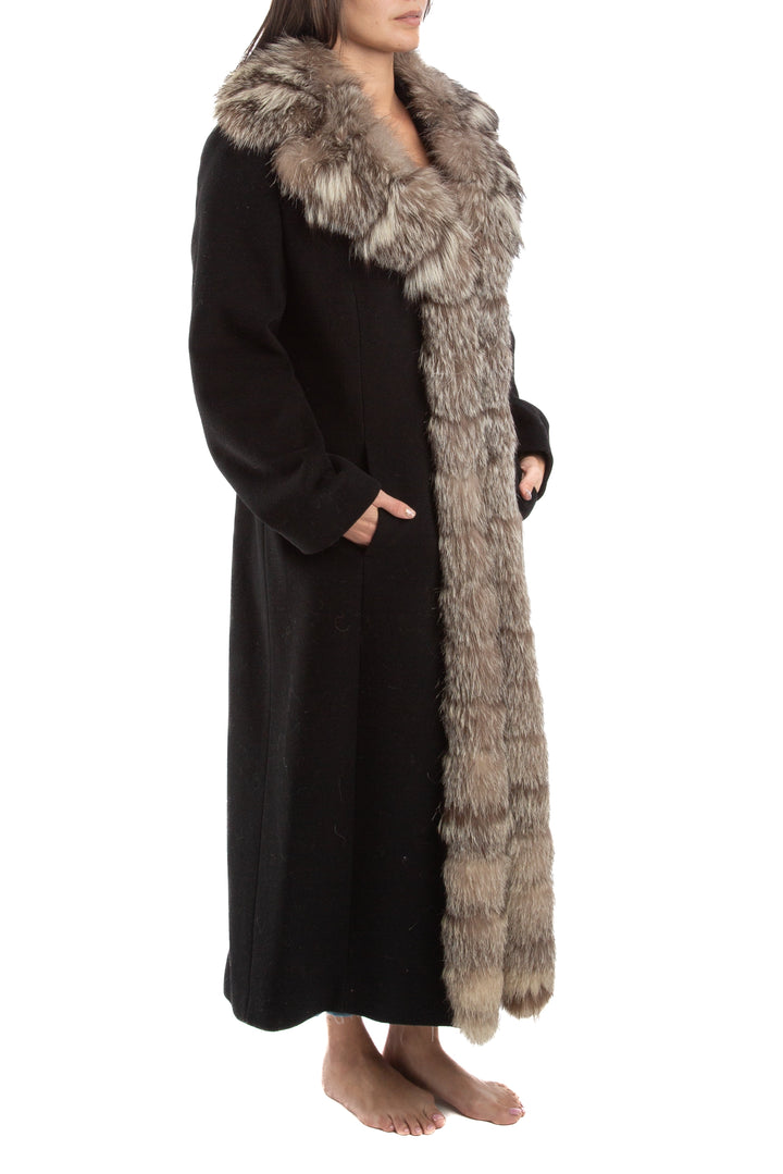 Abrigo Isa Ferretti negro, vista posterior – ClosetRehab
