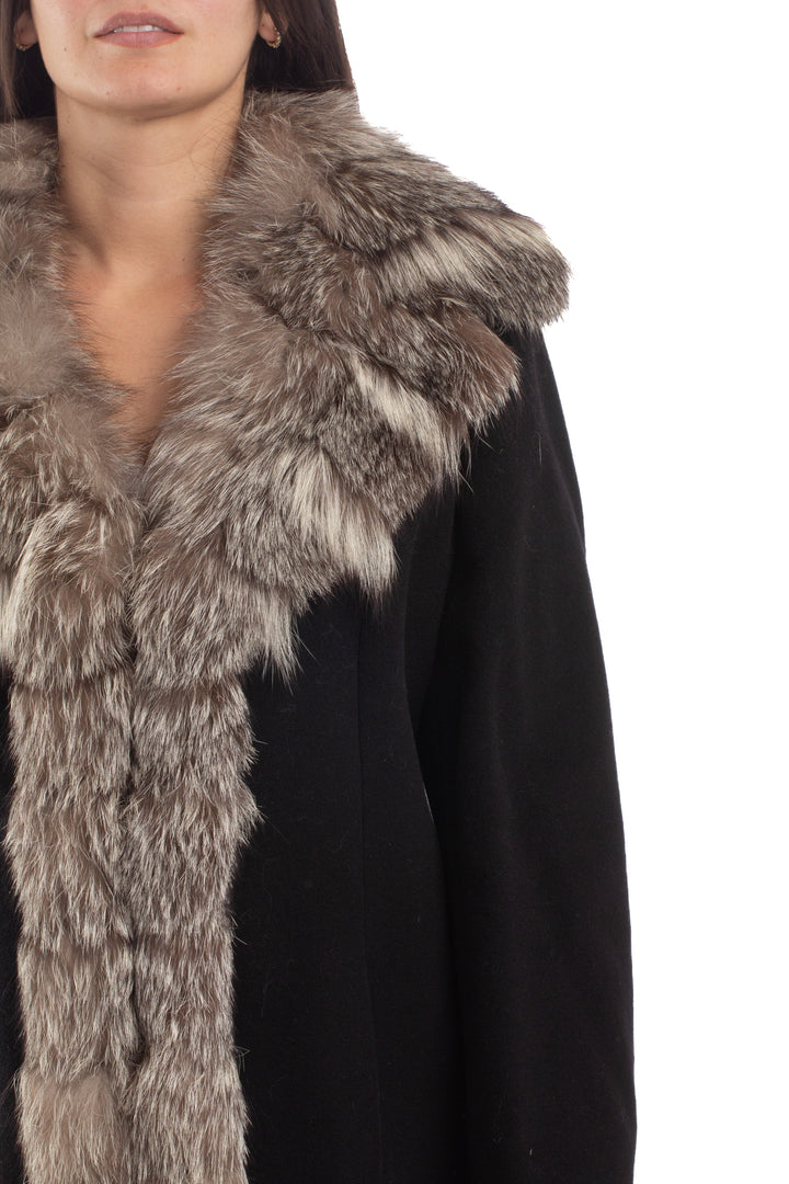 Abrigo Isa Ferretti negro, detalle – ClosetRehab