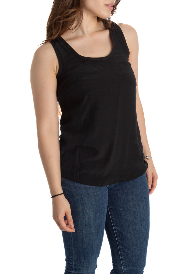 Blusa Joie de seda negra sin mangas con espalda deportiva, vista lateral