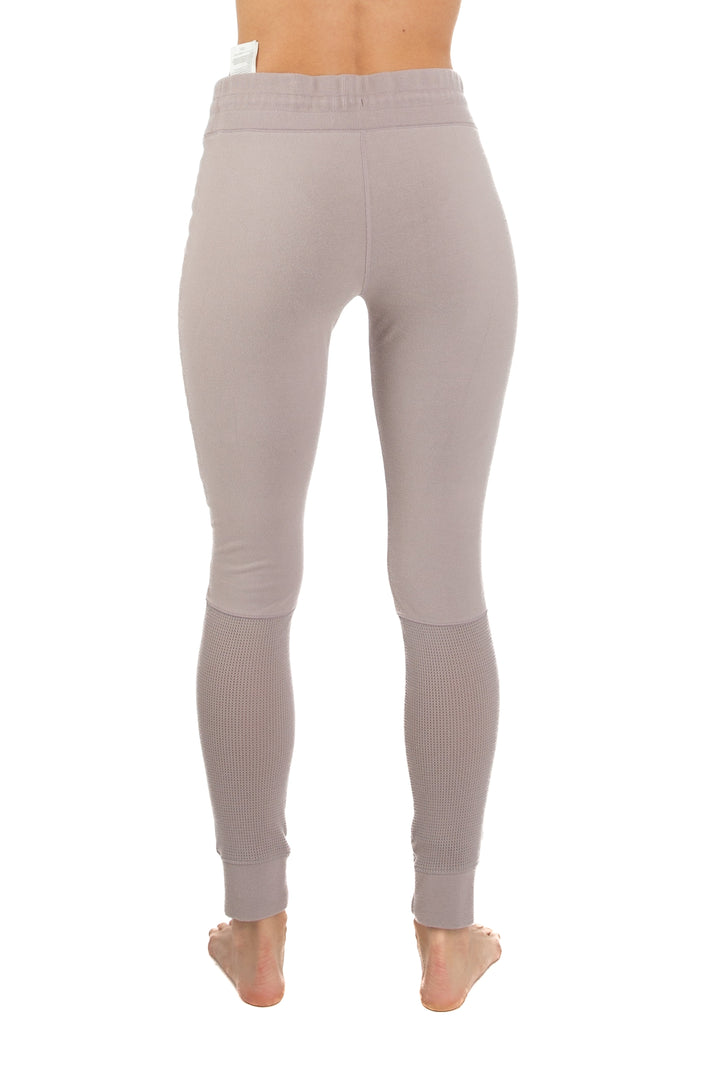 Pantalón Under Armour morado, vista lateral – ClosetRehab