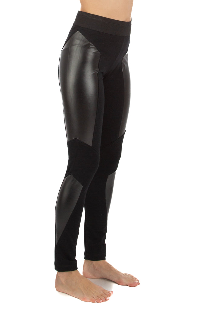 Pantalón BCBG Maxazria negro, vista posterior – ClosetRehab