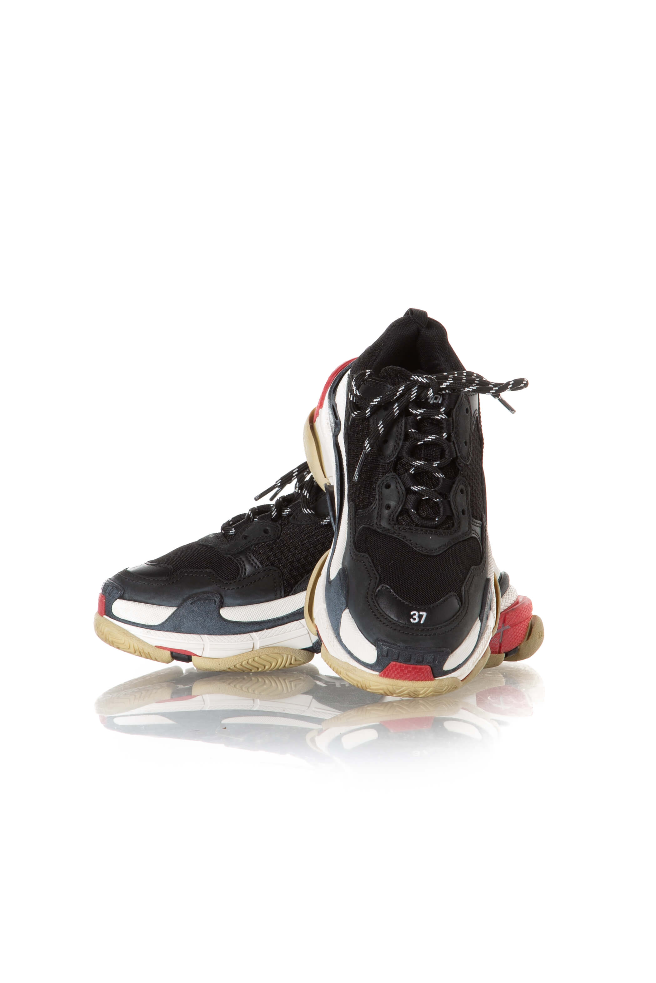 Balenciaga, Talla 7