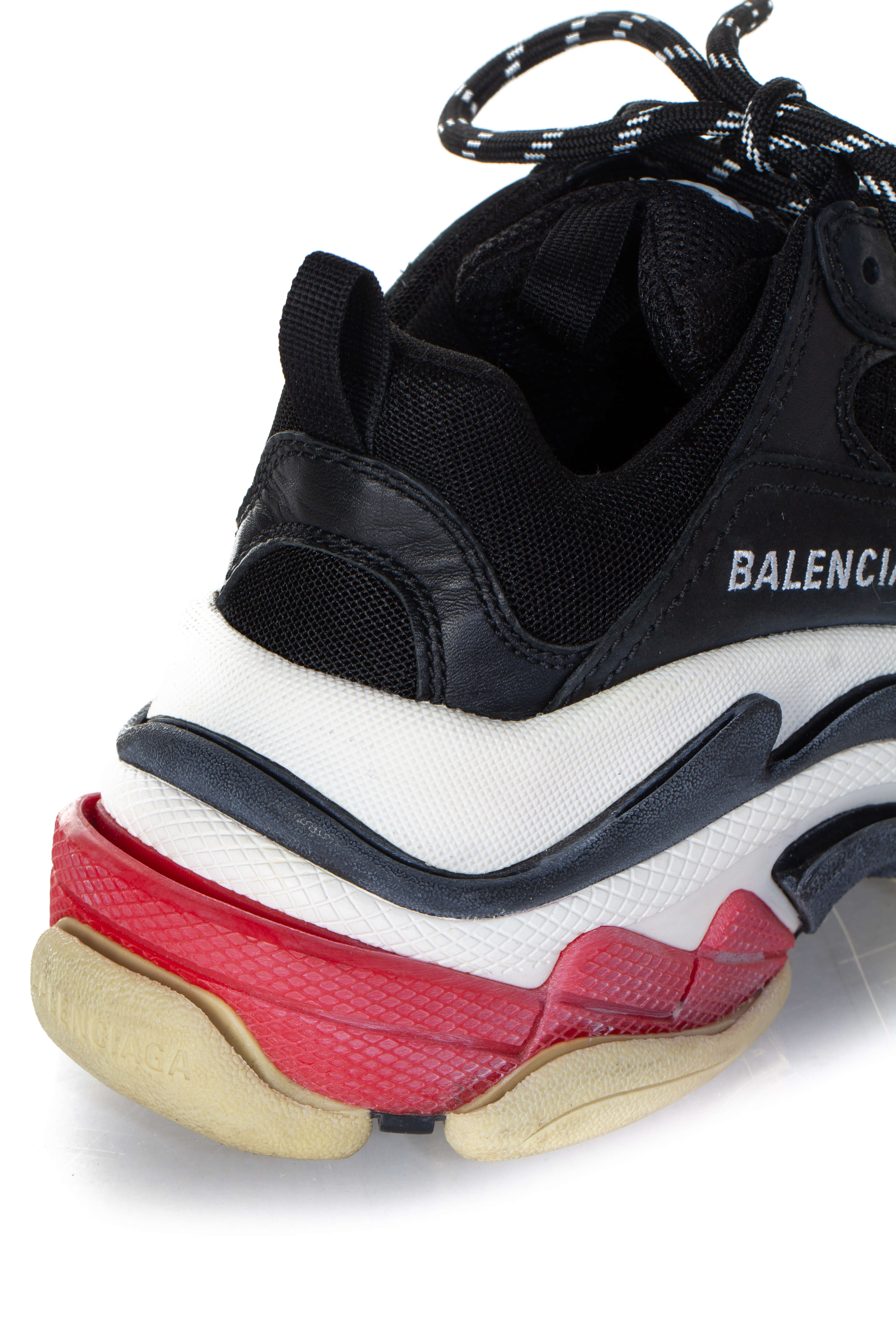 Balenciaga, Talla 7