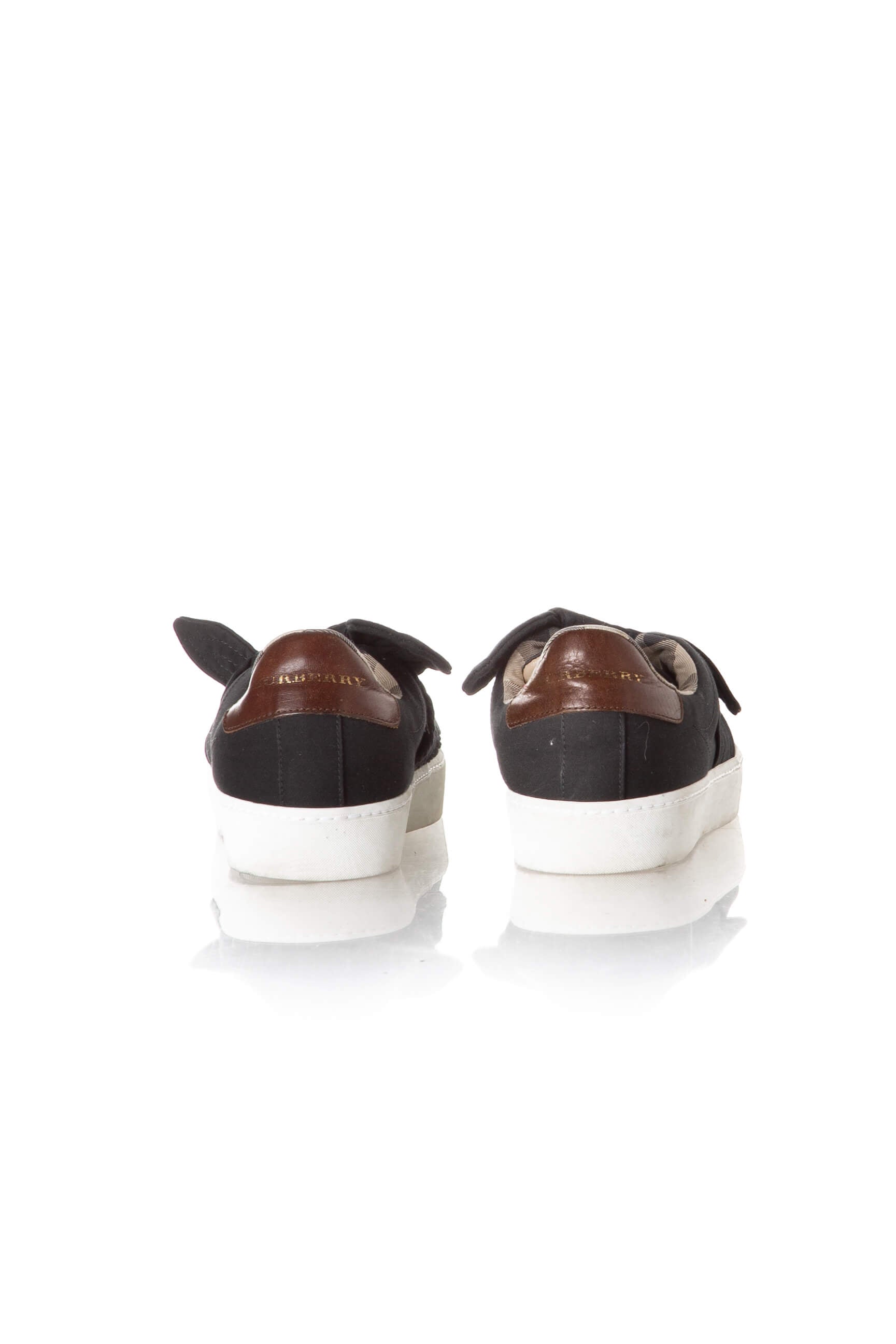 Burberry, 7