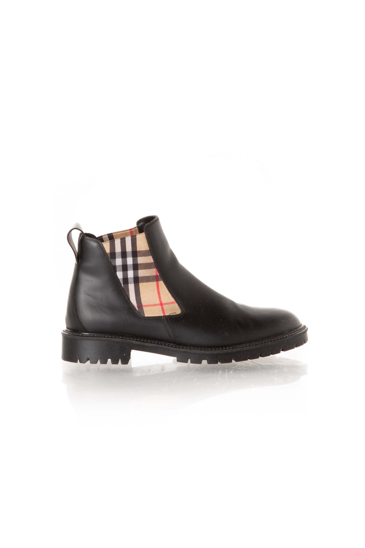 Bota Burberry, vista frontal – ClosetRehab
