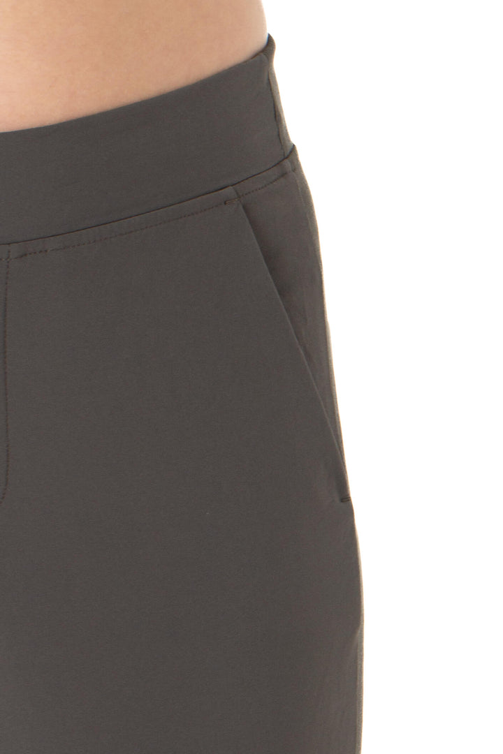 Pantalón Athleta verde olivo, detalle de costado