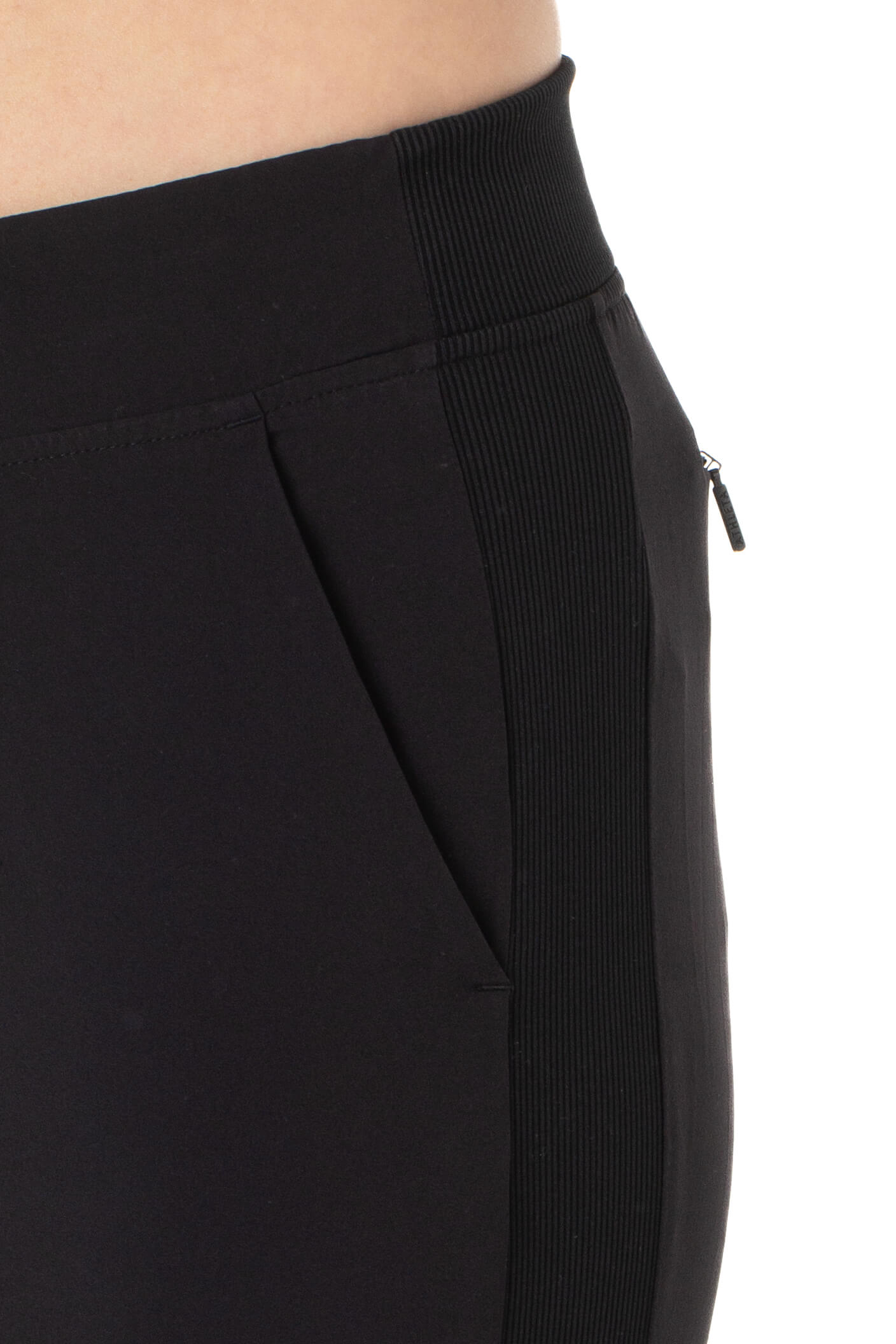 Athleta, Talla 2