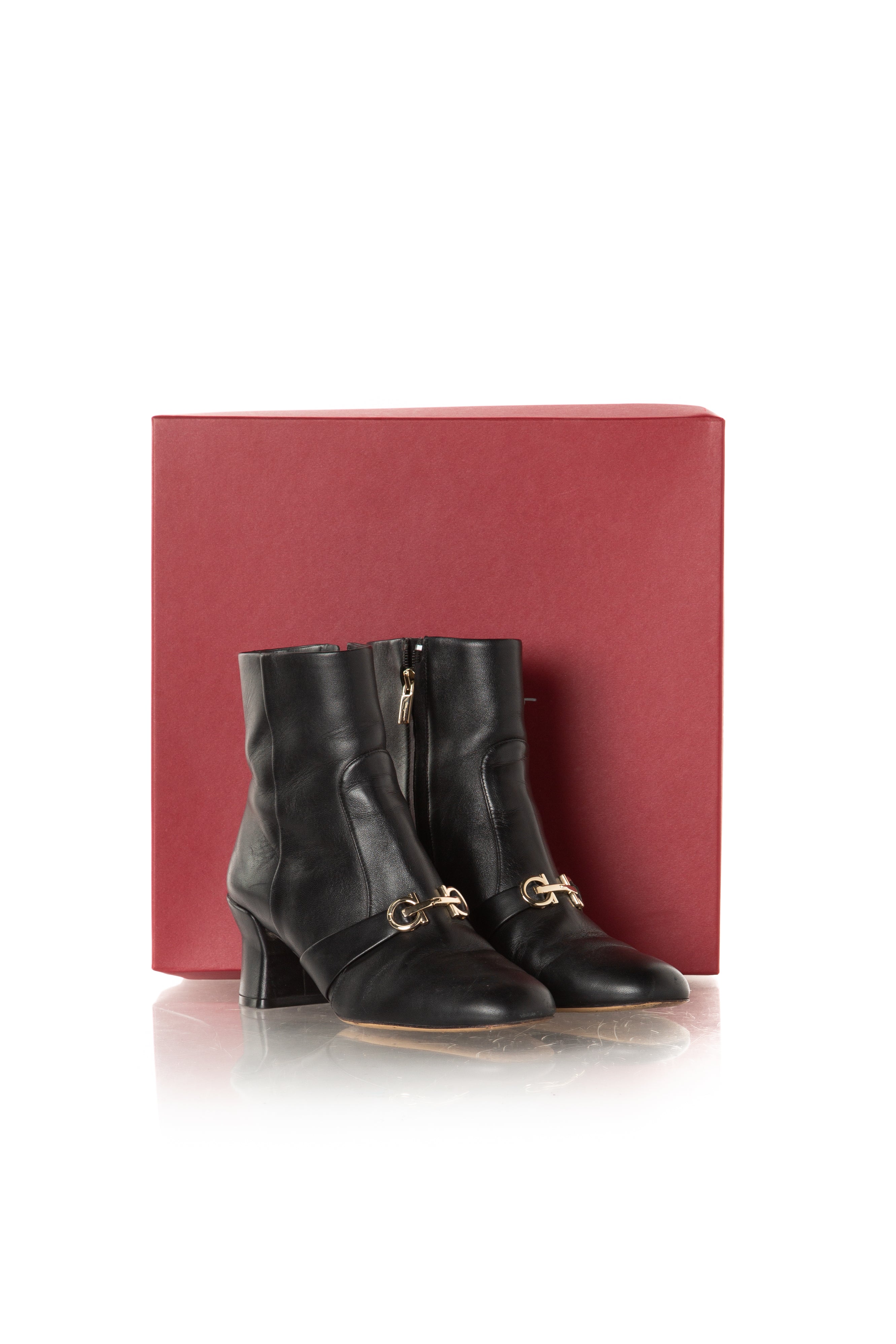Salvatore Ferragamo, Talla 6.5