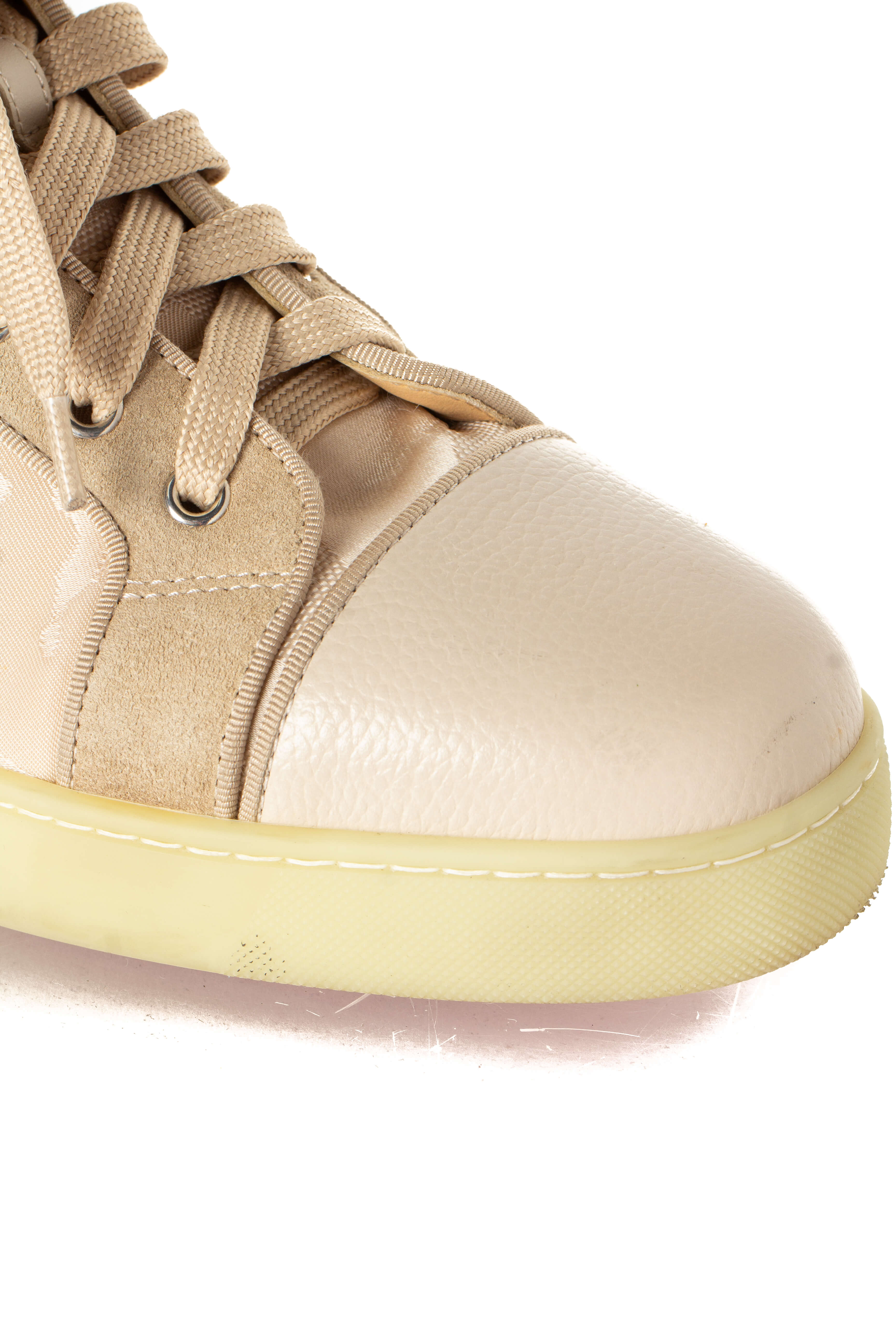 Christian Louboutin, Talla 9