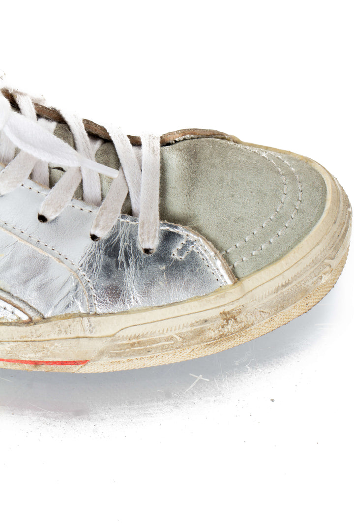 Tenis Golden Goose plateado talla 6 USA, detalle de estrella | ClosetRehab