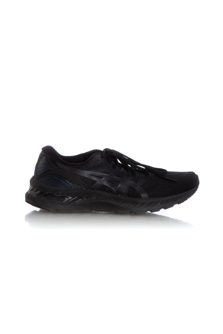 Zapato Asics negro, vista frontal – ClosetRehab