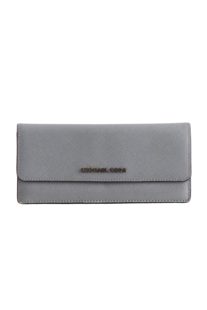 Cartera Michael Kors gris, vista frontal – ClosetRehab