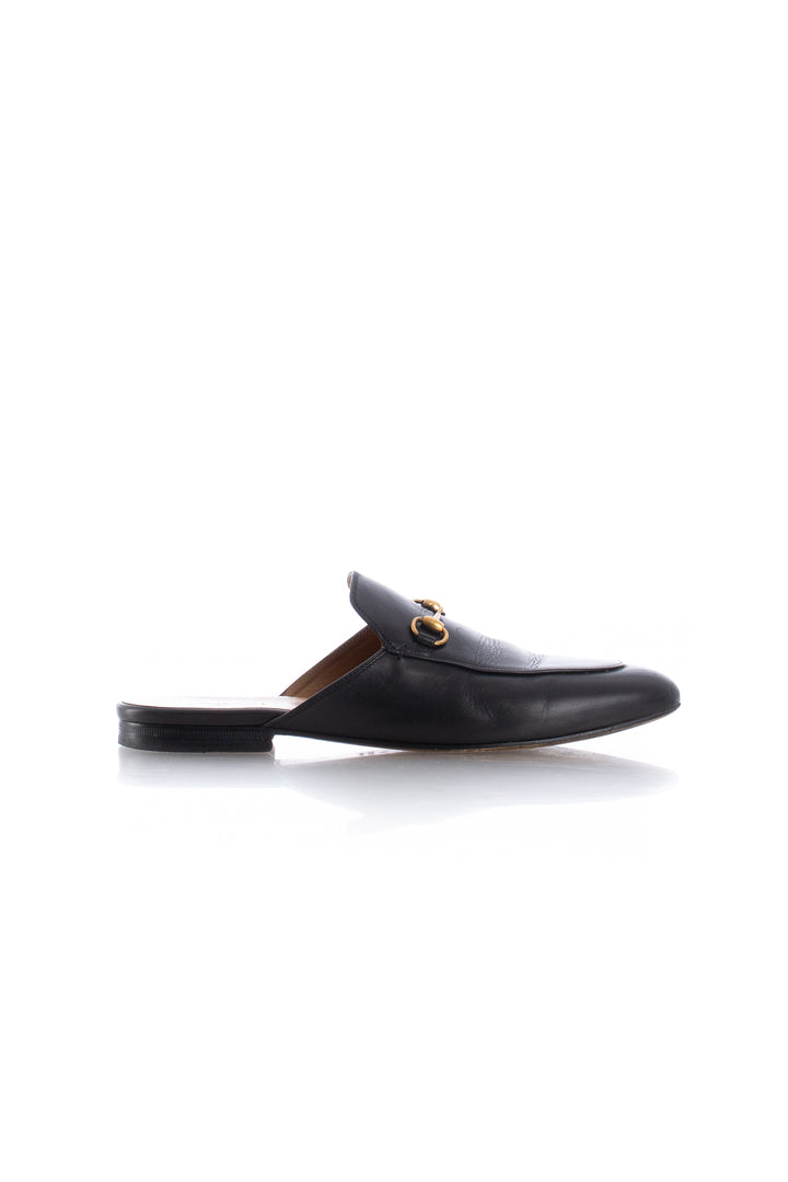 Zapato Gucci blanco, vista frontal – ClosetRehab