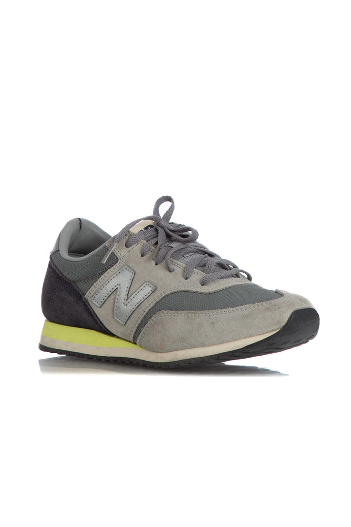 Zapato New Balance gris, vista posterior – ClosetRehab