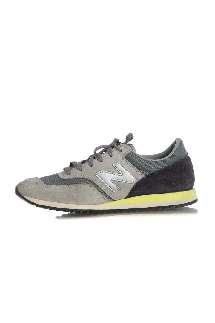Zapato New Balance gris, vista lateral – ClosetRehab