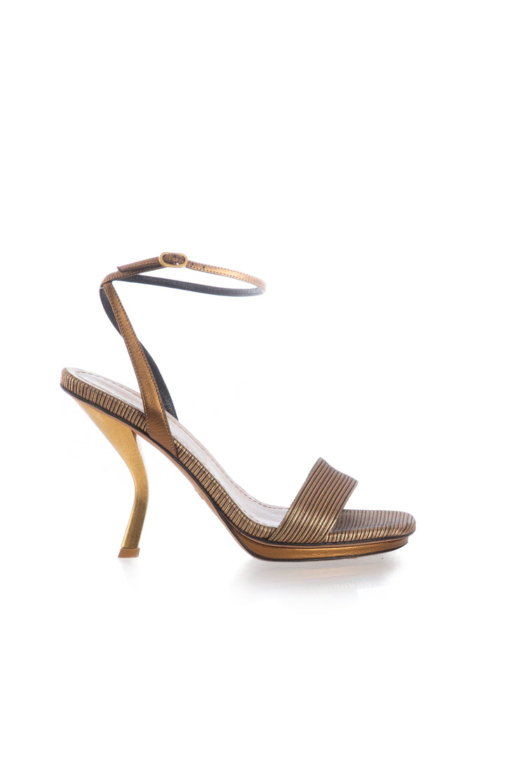 Zapato Christian Dior, vista frontal – ClosetRehab