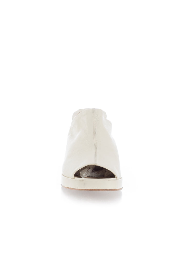 Zapato Bottega Veneta blanco y hueso, vista lateral – ClosetRehab