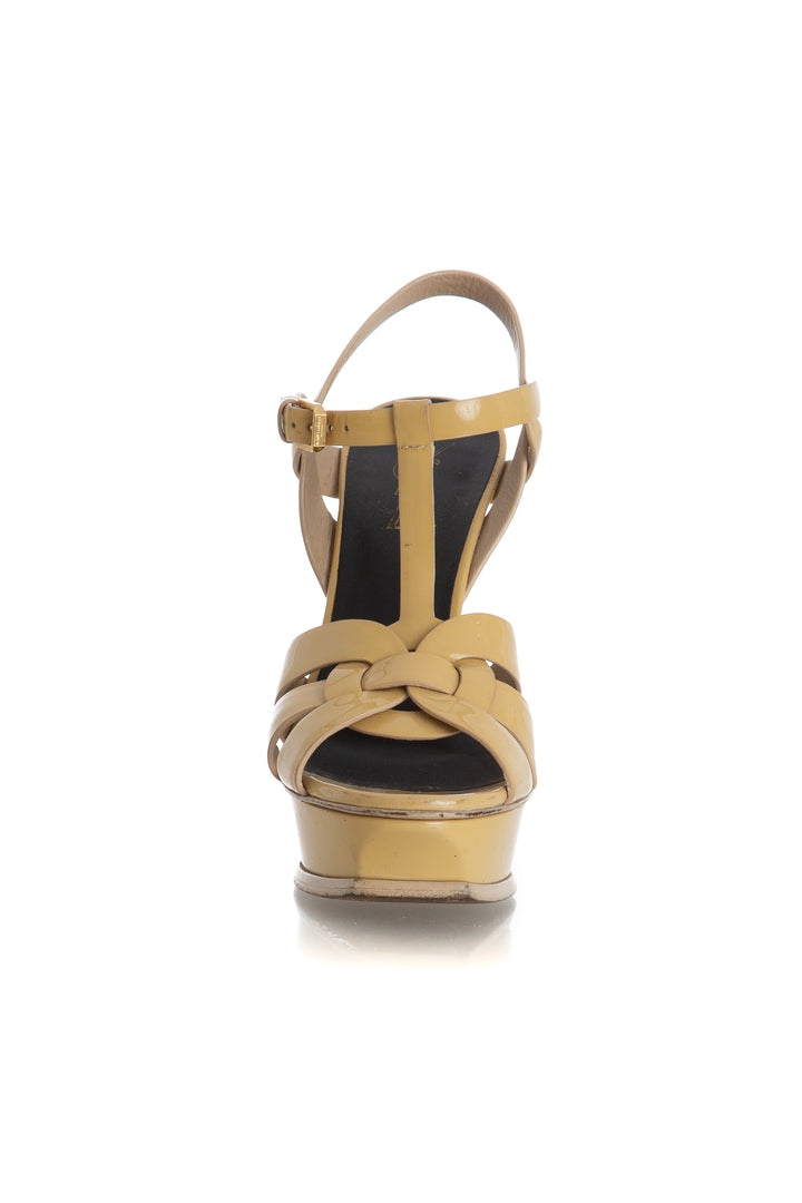 Sandalias Yves Saint Laurent nude, detalle de tiras cruzadas Tribute | ClosetRehab