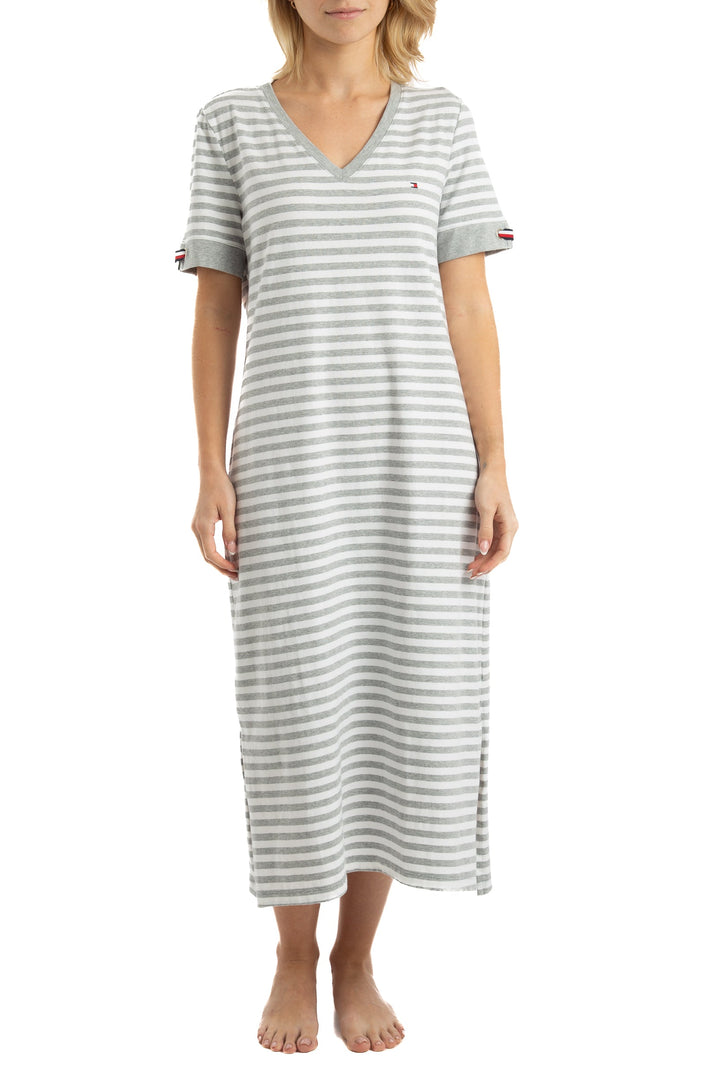 Vestido Tommy Hilfiger NWT gris, vista frontal – ClosetRehab