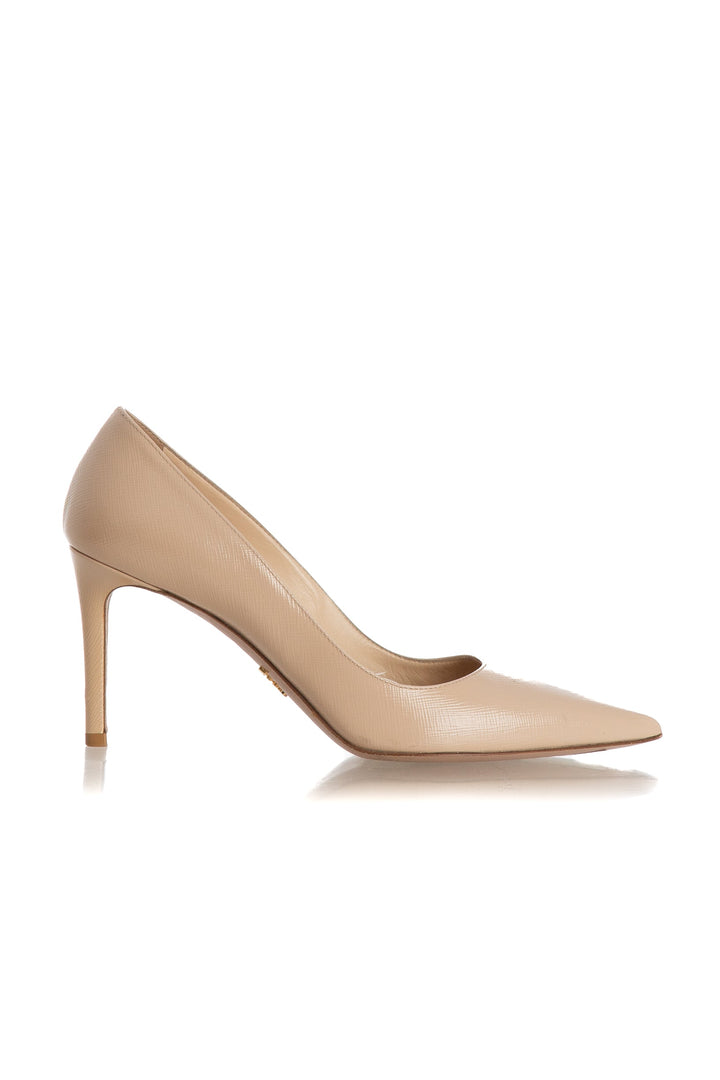 Pumps Prada beige talla 6.5 USA de charol, buen estado, vista frontal | ClosetRehab
