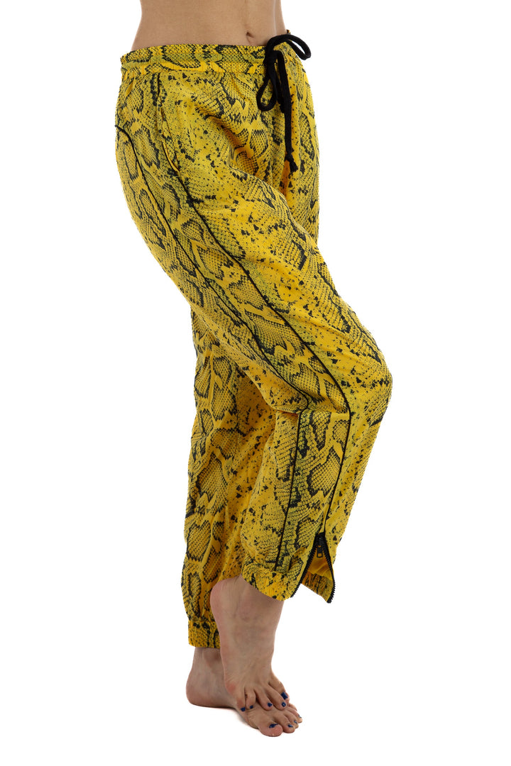 Pantalón Pam & Gela amarillo, vista posterior – ClosetRehab